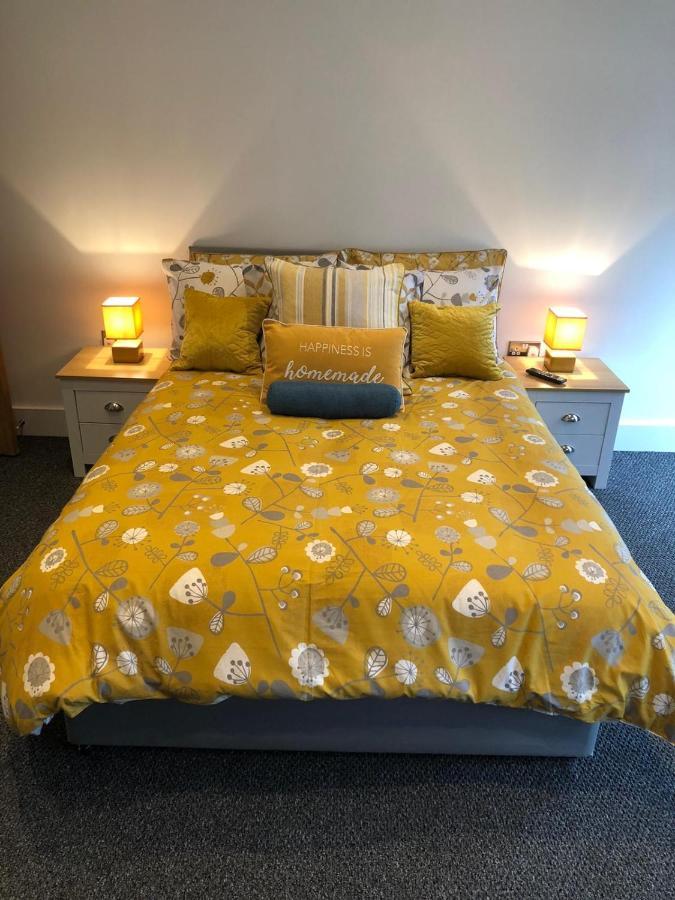 Marine Villa Hotel & Suites - Close To Beach, Train Station & Southend Airport Extérieur photo