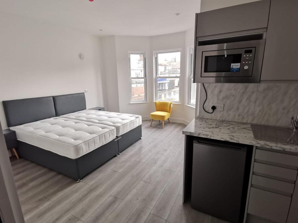 Marine Villa Hotel & Suites - Close To Beach, Train Station & Southend Airport Extérieur photo