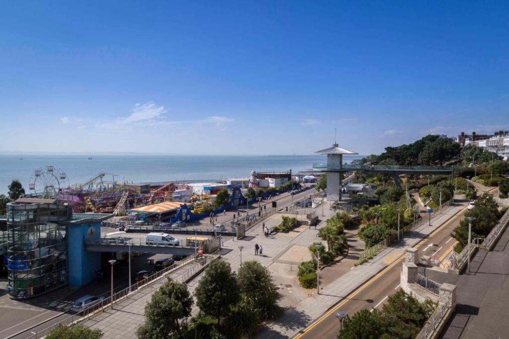 Marine Villa Hotel & Suites - Close To Beach, Train Station & Southend Airport Extérieur photo