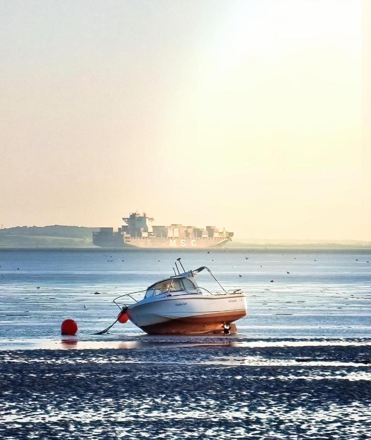 Marine Villa Hotel & Suites - Close To Beach, Train Station & Southend Airport Extérieur photo