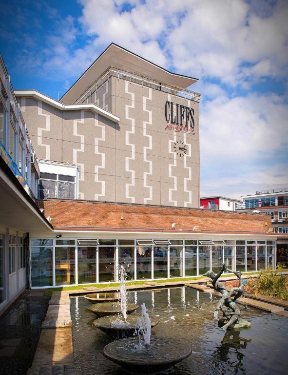 Marine Villa Hotel & Suites - Close To Beach, Train Station & Southend Airport Extérieur photo
