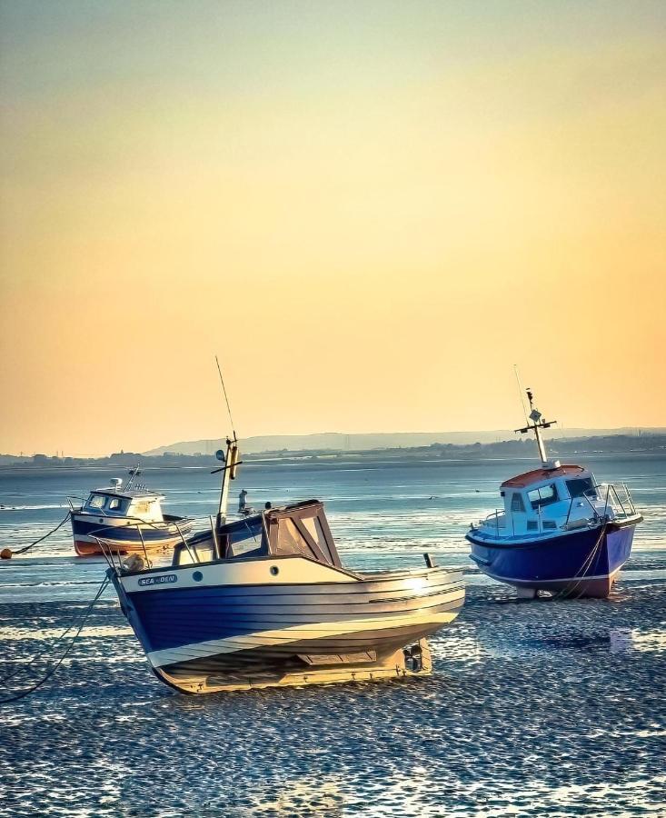 Marine Villa Hotel & Suites - Close To Beach, Train Station & Southend Airport Extérieur photo